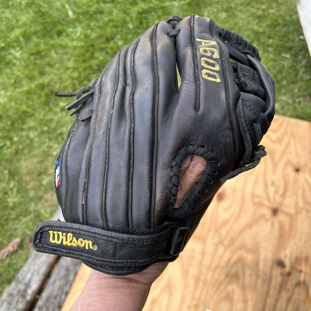 Wilson Baseball Glove - A600  11.75" - RIGHT‎ Hand Throw Black A2472